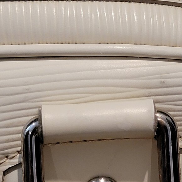 LOUIS VUITTON  Ivoire Epi Leather Montaigne GM Bag - Picture 16 of 16